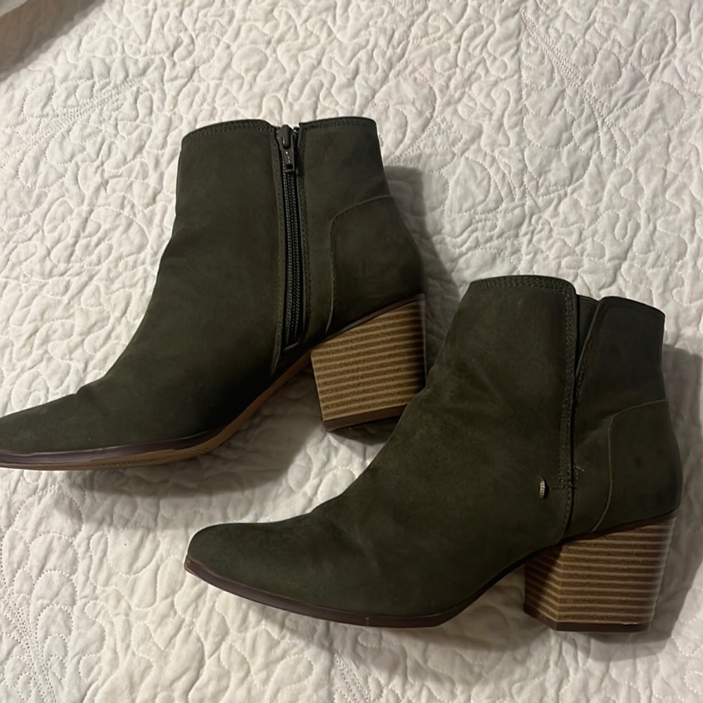 Olive suede ankle boots size 8 M